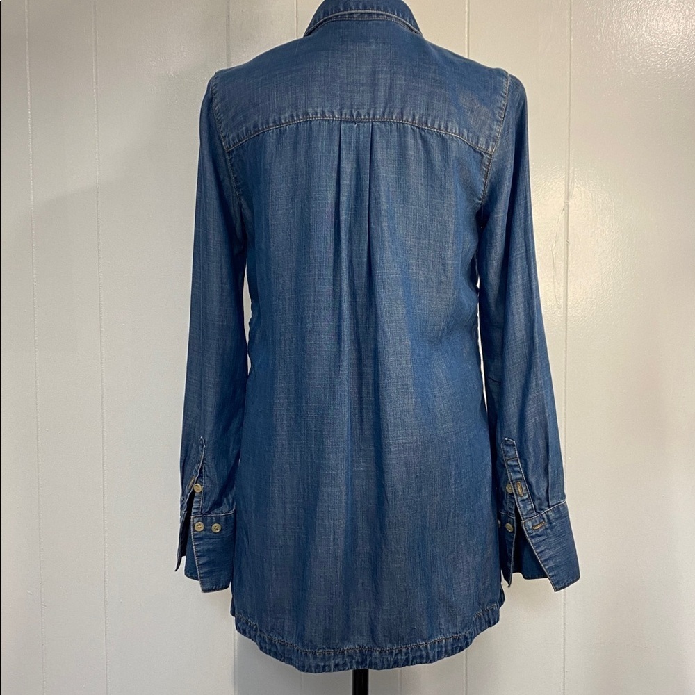 Chico’s Blue Denim Tencel Tunic Top Coastal Cottagecore Size Small - Picture 7 of 10
